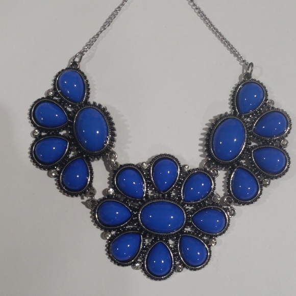 Mudd Silver-Tone Blue Statement Necklace – Bold, Elegant Women’s Fashion Jewelry - Picture 9 of 10